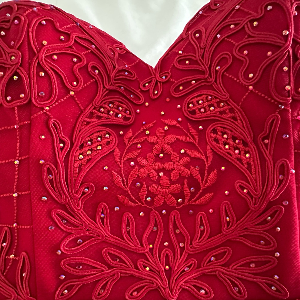 Elegant Red Embroidered Strapless Evening Gown